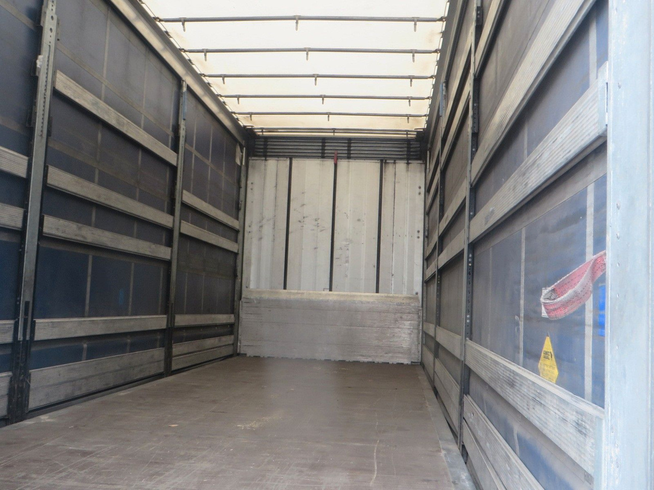 Ponyvás teherautó Renault T480 SC 6x2 Tandem jumbo 116m3: 18 kép. Ponyvás teherautó Renault T480 SC 6x2 Tandem jumbo 116m3: 18 kép.