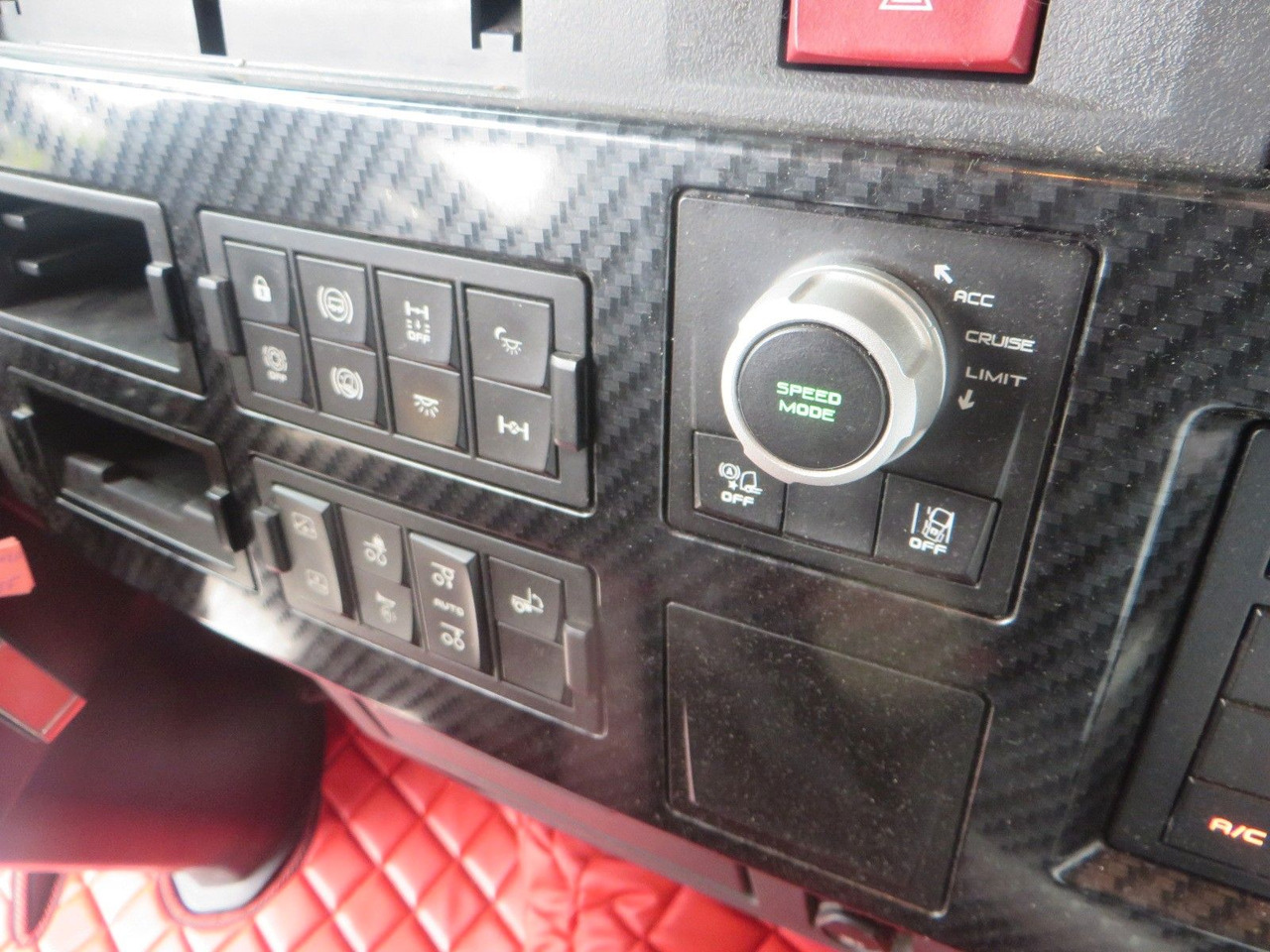 Ponyvás teherautó Renault T480 SC 6x2 Tandem jumbo 116m3: 13 kép. Ponyvás teherautó Renault T480 SC 6x2 Tandem jumbo 116m3: 13 kép.