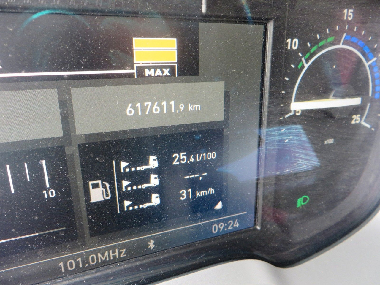 Ponyvás teherautó Renault T480 SC 6x2 Tandem jumbo 116m3: 14 kép. Ponyvás teherautó Renault T480 SC 6x2 Tandem jumbo 116m3: 14 kép.