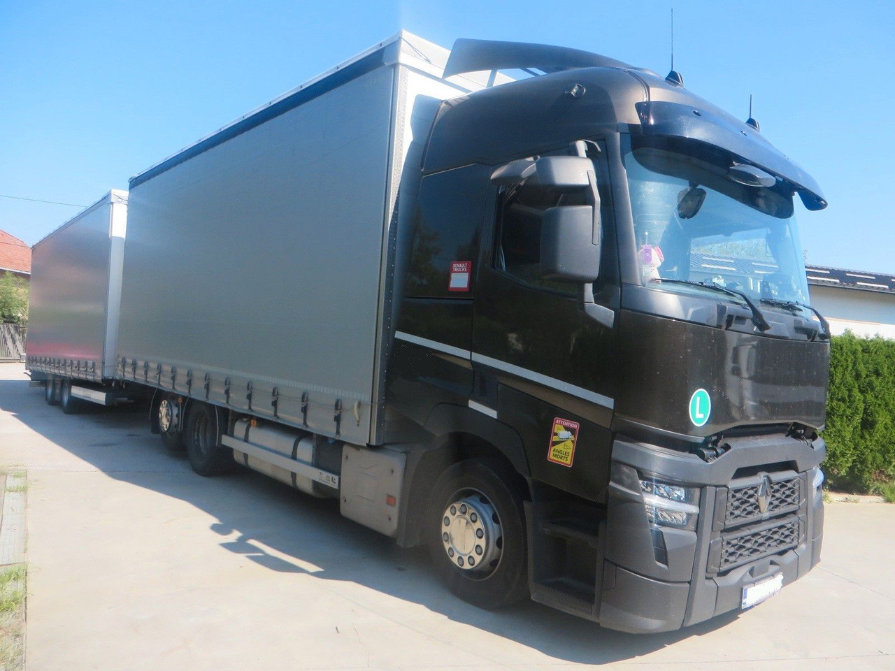 Renault T480 SC 6x2 tandem jumbo 116m3 - Ponyvás teherautó: 2 kép. Renault T480 SC 6x2 tandem jumbo 116m3 - Ponyvás teherautó: 2 kép.
