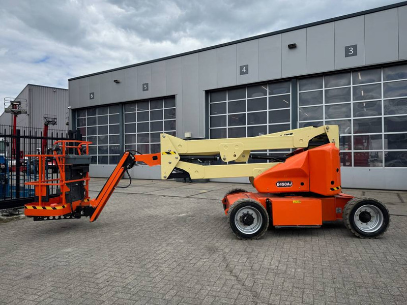 JLG E 450 AJ - Személyemelő: 1 kép. JLG E 450 AJ - Személyemelő: 1 kép.