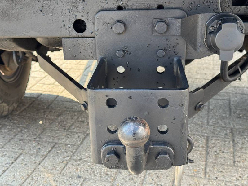 Autó Land Rover Defender: 9 kép.