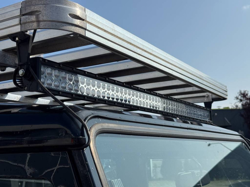 Autó Land Rover Defender: 11 kép.