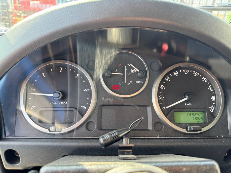 Autó Land Rover Defender: 15 kép.