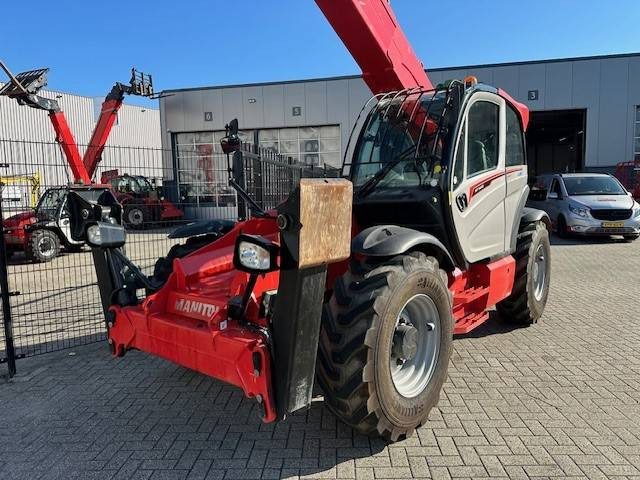 Manitou MT 1440 - Teleszkópos rakodó: 2 kép. Manitou MT 1440 - Teleszkópos rakodó: 2 kép.