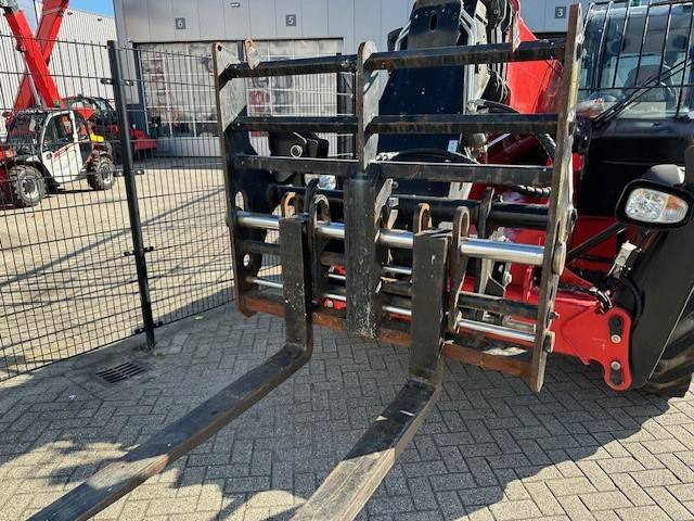 Manitou MT 1440 - Teleszkópos rakodó: 4 kép. Manitou MT 1440 - Teleszkópos rakodó: 4 kép.