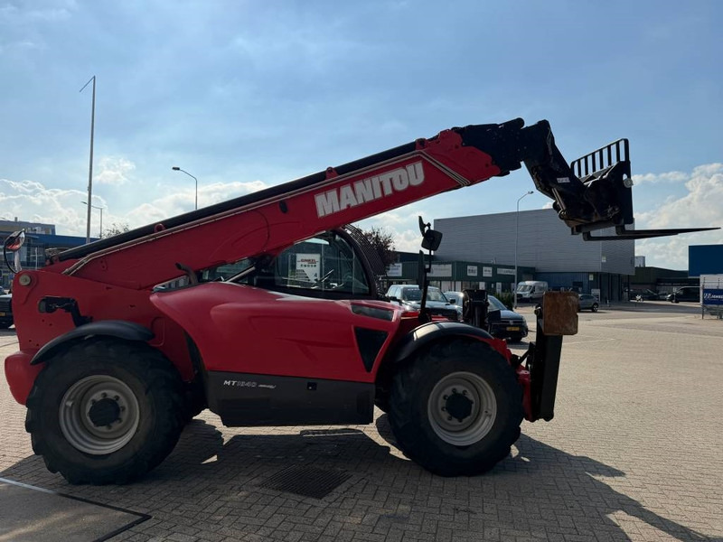 Manitou MT 1840 - Teleszkópos rakodó: 5 kép. Manitou MT 1840 - Teleszkópos rakodó: 5 kép.