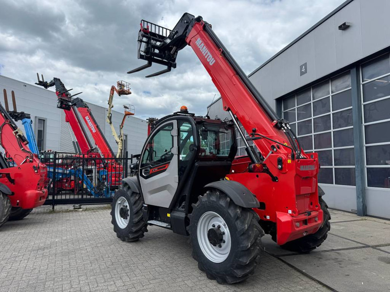 Manitou MT 935 - Teleszkópos rakodó: 2 kép. Manitou MT 935 - Teleszkópos rakodó: 2 kép.