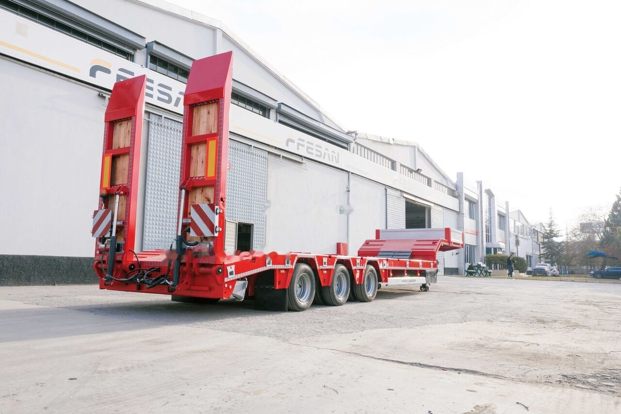 Fesan 3 AXLES LOWBED - Félpótkocsi mélybölcsős: 2 kép. Fesan 3 AXLES LOWBED - Félpótkocsi mélybölcsős: 2 kép.