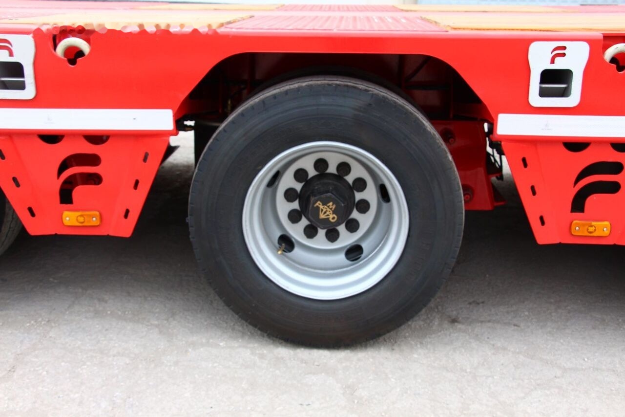 Fesan 4 AXLES LOWBED - Félpótkocsi mélybölcsős: 2 kép. Fesan 4 AXLES LOWBED - Félpótkocsi mélybölcsős: 2 kép.