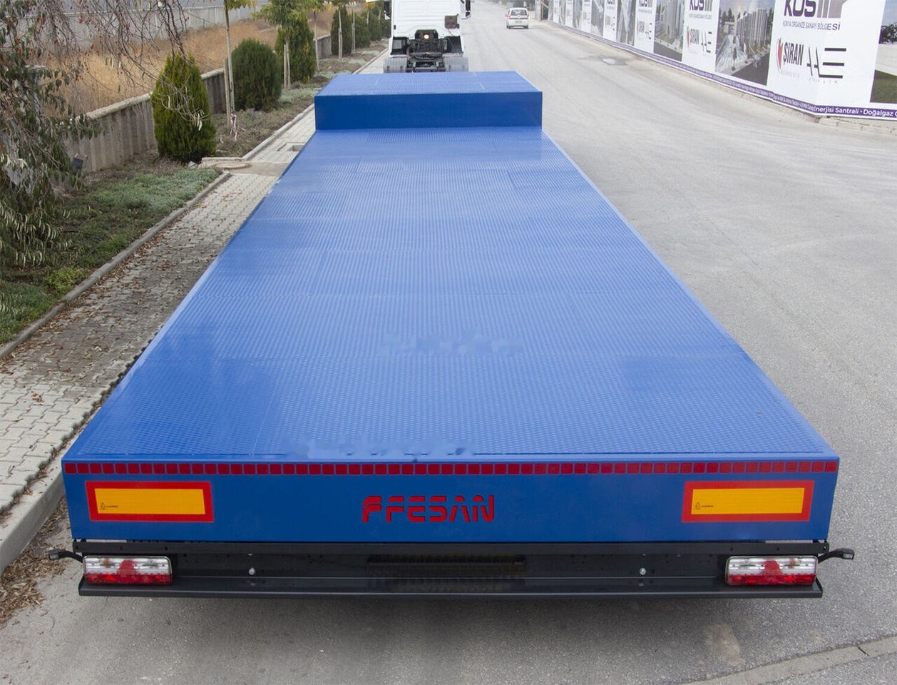 Fesan TRANSFORMER PLATFORM - Platós félpótkocsi: 5 kép. Fesan TRANSFORMER PLATFORM - Platós félpótkocsi: 5 kép.