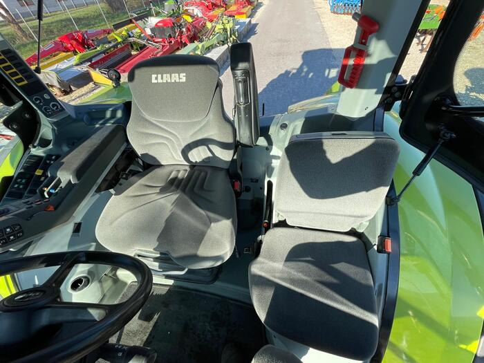 Claas Arion 650 - Traktor: 2 kép. Claas Arion 650 - Traktor: 2 kép.