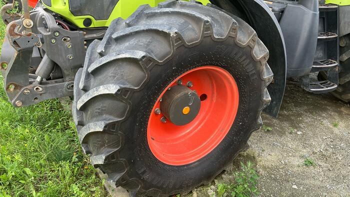 Claas Axion 840 - Traktor: 2 kép. Claas Axion 840 - Traktor: 2 kép.