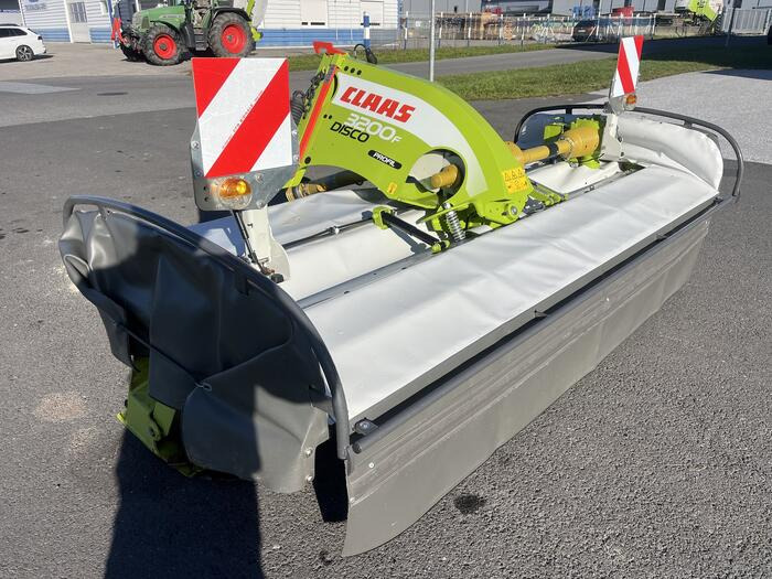 Claas Disco 3200 F Profil - Fűkasza: 3 kép. Claas Disco 3200 F Profil - Fűkasza: 3 kép.