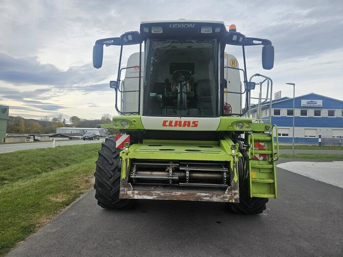 Claas Lexion 560 - Kombájn: 2 kép. Claas Lexion 560 - Kombájn: 2 kép.