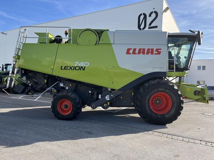 Claas Lexion 740 - Kombájn: 1 kép. Claas Lexion 740 - Kombájn: 1 kép.