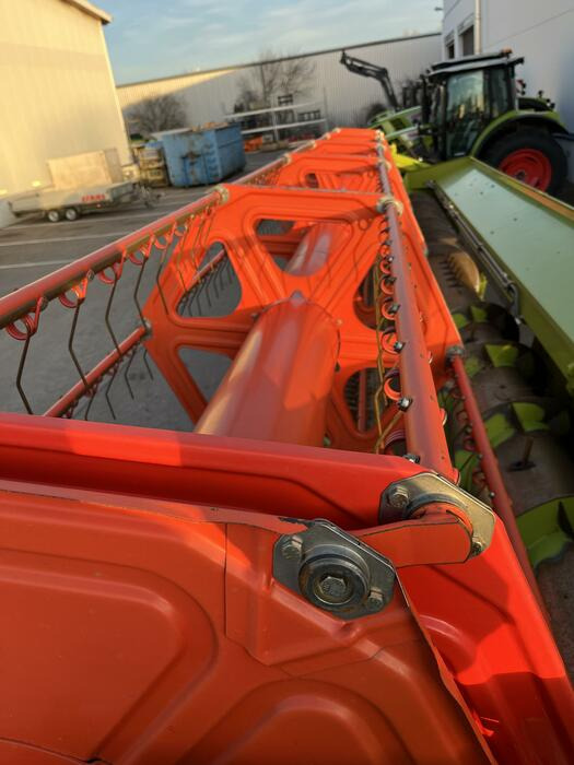 Claas Lexion 740 - Kombájn: 2 kép. Claas Lexion 740 - Kombájn: 2 kép.