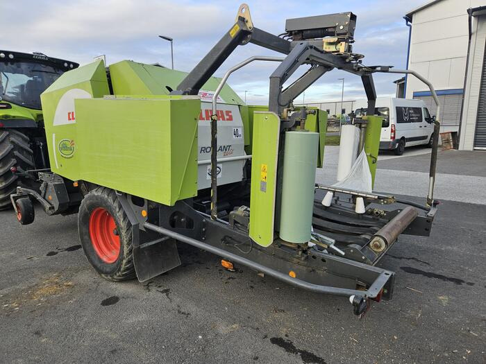 Claas Rollant 355 RC Uniwrap - Bálázó: 4 kép. Claas Rollant 355 RC Uniwrap - Bálázó: 4 kép.