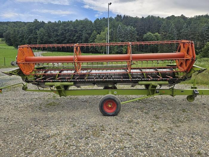 Claas V540 Vario - Kombájn adapter: 4 kép. Claas V540 Vario - Kombájn adapter: 4 kép.