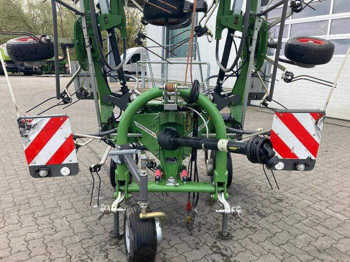 Fendt Twister 8608 DN - Szénaforgató: 2 kép. Fendt Twister 8608 DN - Szénaforgató: 2 kép.