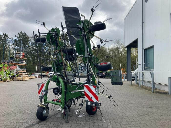 Fendt Twister 8608 DN - Szénaforgató: 1 kép. Fendt Twister 8608 DN - Szénaforgató: 1 kép.