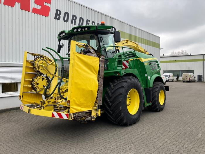 John Deere 8300 - Önjáró szecskázógép: 1 kép. John Deere 8300 - Önjáró szecskázógép: 1 kép.