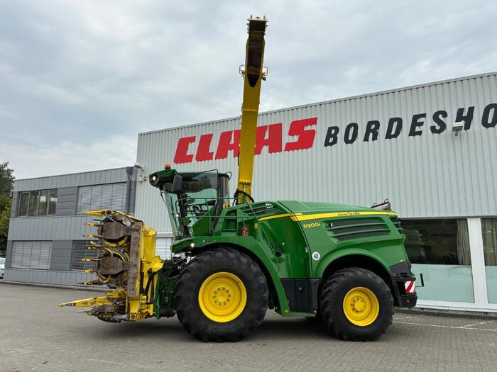 John Deere 8300 - Önjáró szecskázógép: 4 kép. John Deere 8300 - Önjáró szecskázógép: 4 kép.