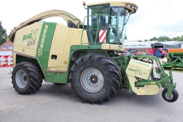 Krone BiG X 650 - Önjáró szecskázógép: 1 kép. Krone BiG X 650 - Önjáró szecskázógép: 1 kép.