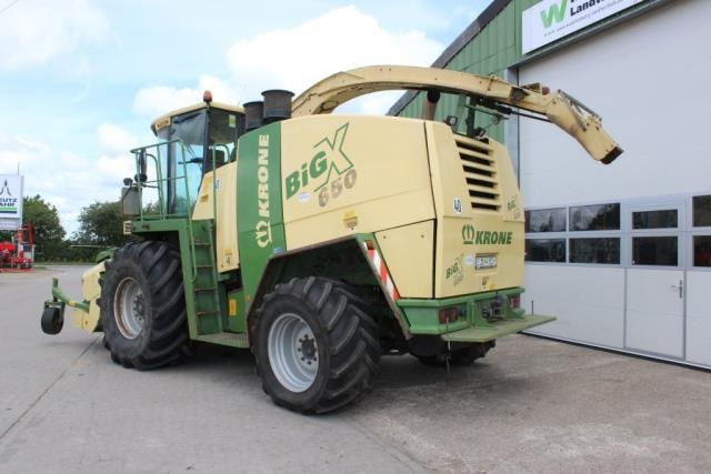 Krone BiG X 650 - Önjáró szecskázógép: 4 kép. Krone BiG X 650 - Önjáró szecskázógép: 4 kép.