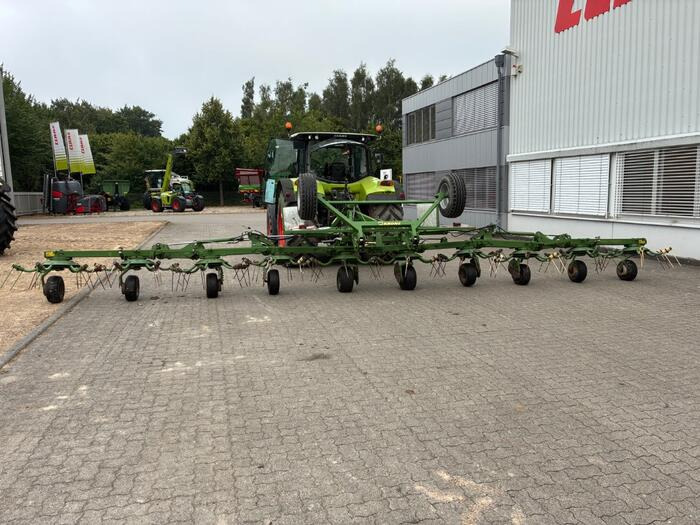 Krone KWT 11.22 - Szénaforgató: 3 kép. Krone KWT 11.22 - Szénaforgató: 3 kép.