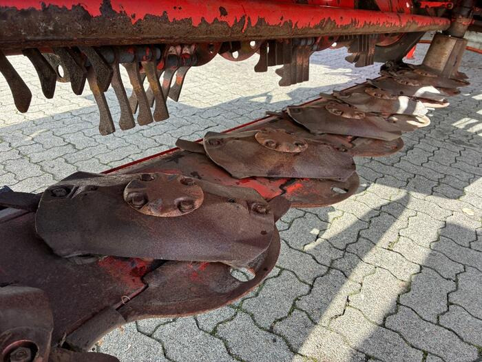 Kuhn FC 9530 D - Fűkasza: 2 kép. Kuhn FC 9530 D - Fűkasza: 2 kép.