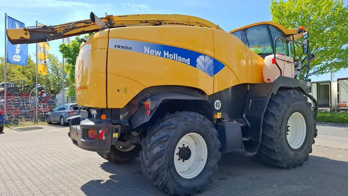 New Holland FR 9060 - Önjáró szecskázógép: 4 kép. New Holland FR 9060 - Önjáró szecskázógép: 4 kép.