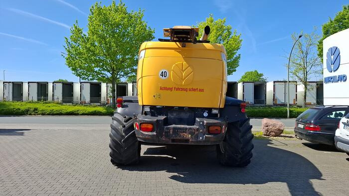 New Holland FR 9060 - Önjáró szecskázógép: 5 kép. New Holland FR 9060 - Önjáró szecskázógép: 5 kép.