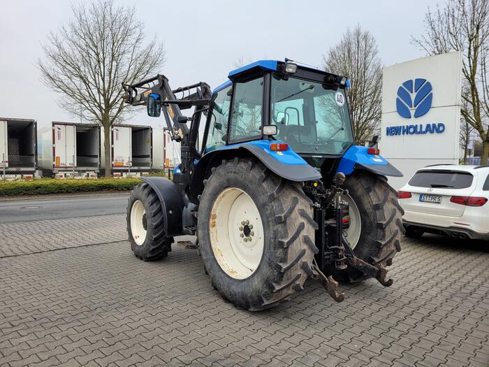 New Holland TS 115 - Traktor: 3 kép. New Holland TS 115 - Traktor: 3 kép.