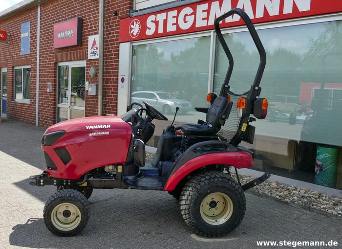 Yanmar SA 221 B - Traktor: 4 kép. Yanmar SA 221 B - Traktor: 4 kép.