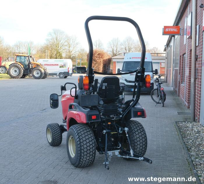 Yanmar SA221 - Traktor: 4 kép. Yanmar SA221 - Traktor: 4 kép.