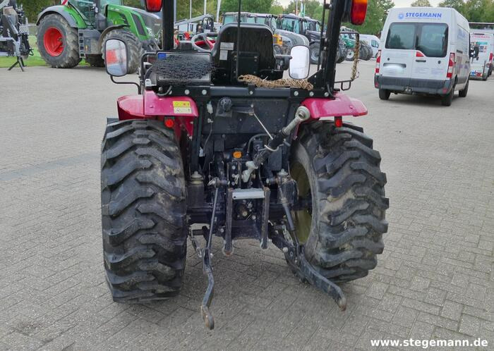 Yanmar YT235 R - Traktor: 4 kép. Yanmar YT235 R - Traktor: 4 kép.