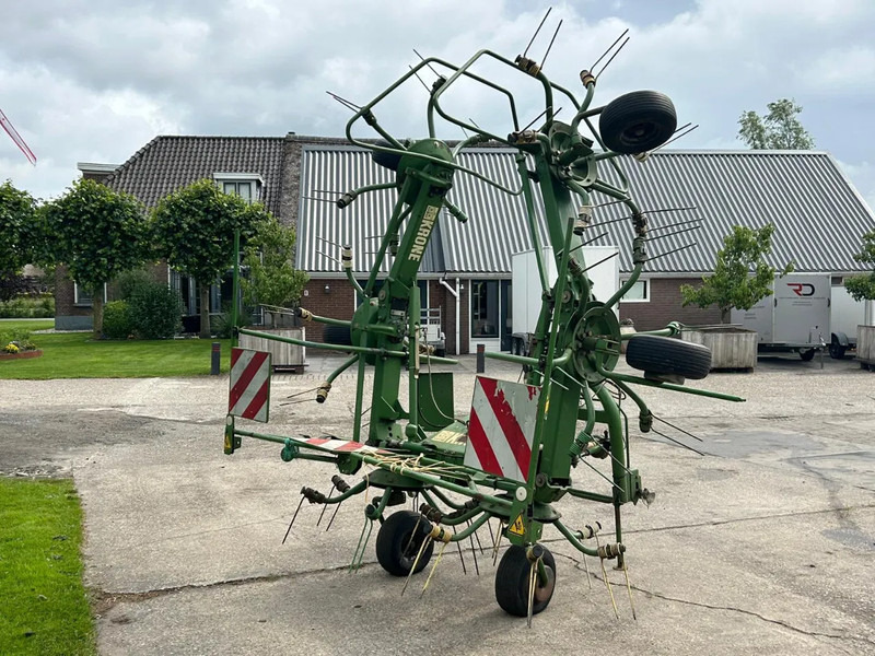 Krone KW 6.40 schudder schuilstelling hooibouw 6 elements - Szénaforgató: 4 kép. Krone KW 6.40 schudder schuilstelling hooibouw 6 elements - Szénaforgató: 4 kép.