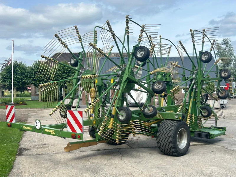Krone Krone swadro 1400 Plus Zwadhark 4 rotor hark - Szénaforgató: 4 kép. Krone Krone swadro 1400 Plus Zwadhark 4 rotor hark - Szénaforgató: 4 kép.