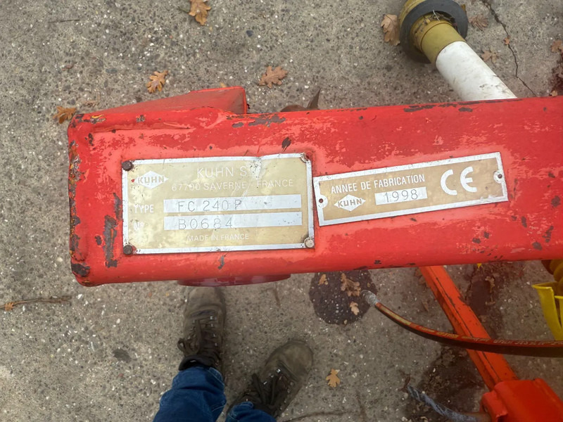 Kuhn FC 240 P Kneuzer maaier - Fűkasza: 3 kép. Kuhn FC 240 P Kneuzer maaier - Fűkasza: 3 kép.