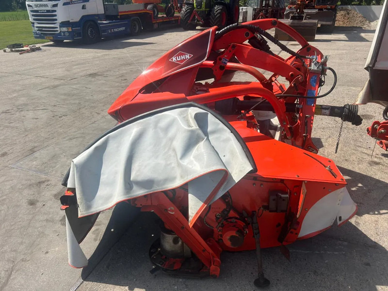 Kuhn FC 9530 D-FF Kuhn FC3125DF-FF triple maaier combi vlindermaaier lízing Kuhn FC 9530 D-FF Kuhn FC3125DF-FF triple maaier combi vlindermaaier: 10 kép.