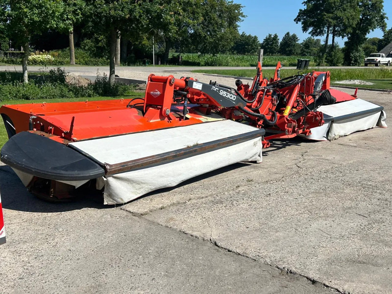Kuhn FC 9530 D Lift control Kneuzer triple maaier - Fűkasza: 1 kép. Kuhn FC 9530 D Lift control Kneuzer triple maaier - Fűkasza: 1 kép.