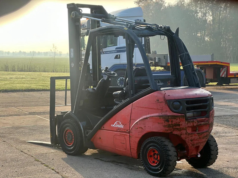 Linde H 30 D Heftruck Diesel - Villás targonca: 2 kép. Linde H 30 D Heftruck Diesel - Villás targonca: 2 kép.