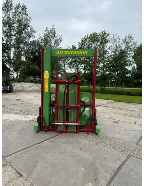 Strautmann Hydrofox HQ PLUS 2800 Siloblockschneider Kuilvoersnijder - Állattartás gépei: 4 kép. Strautmann Hydrofox HQ PLUS 2800 Siloblockschneider Kuilvoersnijder - Állattartás gépei: 4 kép.
