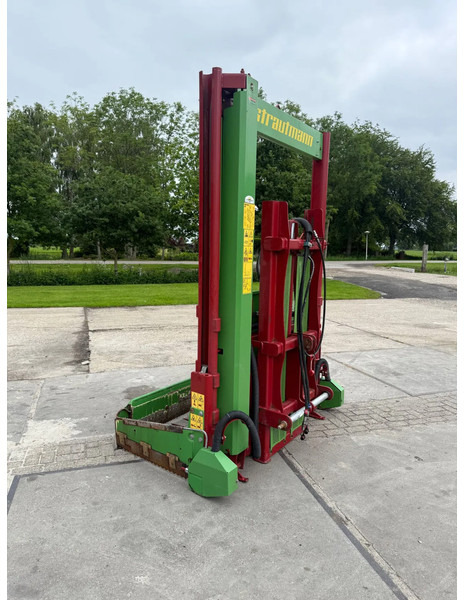 Strautmann Hydrofox HQ PLUS 2800 Siloblockschneider Kuilvoersnijder - Állattartás gépei: 1 kép. Strautmann Hydrofox HQ PLUS 2800 Siloblockschneider Kuilvoersnijder - Állattartás gépei: 1 kép.