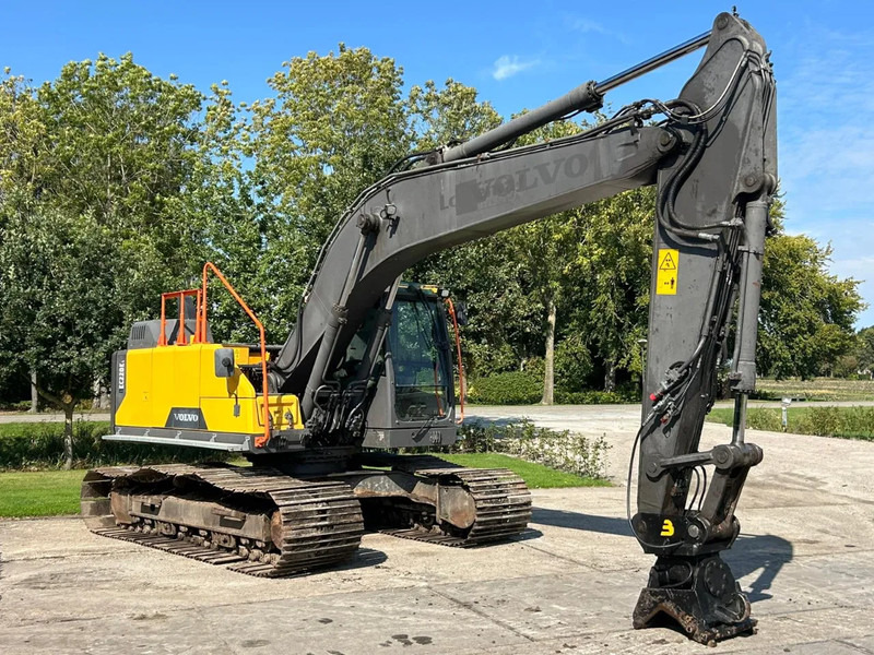 Volvo EC 220 EL Rupskraan Graafmachine DUTCH EXCAVATOR - Lánctalpas kotró: 1 kép. Volvo EC 220 EL Rupskraan Graafmachine DUTCH EXCAVATOR - Lánctalpas kotró: 1 kép.