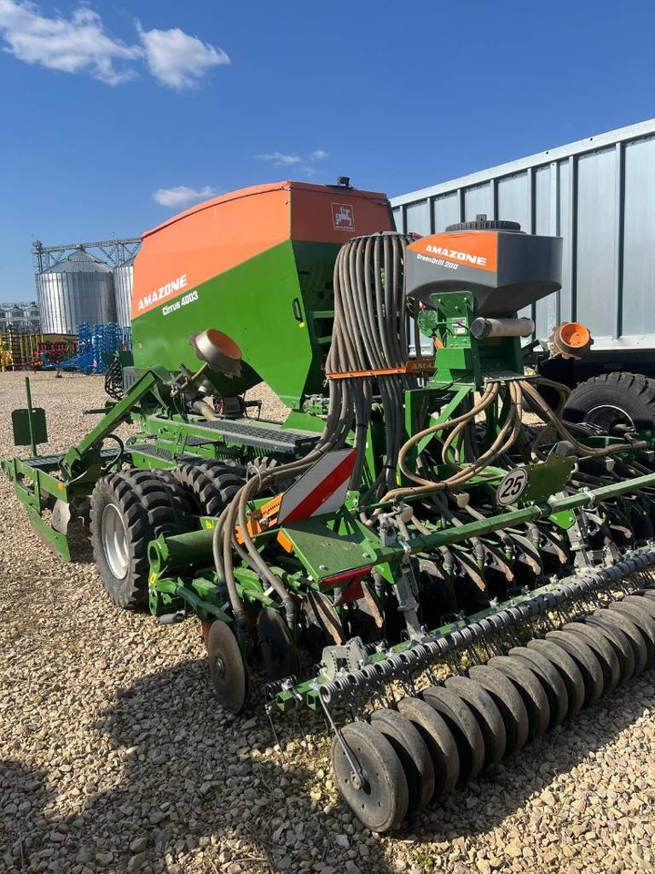 Amazone Cirrus 4003 - Szemenkénti vetőgép: 3 kép. Amazone Cirrus 4003 - Szemenkénti vetőgép: 3 kép.