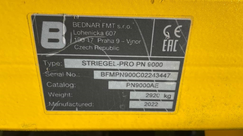 Bednar Striegel PRO PN 9000 - Rugós borona: 2 kép. Bednar Striegel PRO PN 9000 - Rugós borona: 2 kép.