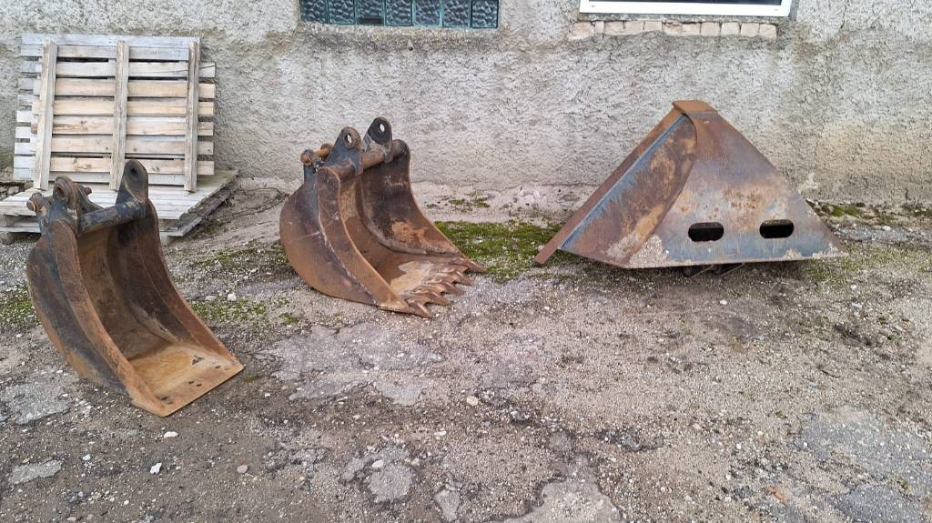 Case 695 ST - Kotrórakodó: 3 kép. Case 695 ST - Kotrórakodó: 3 kép.