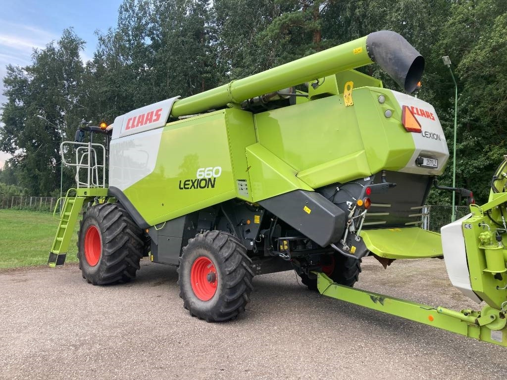 Claas Lexion 660 - Kombájn: 2 kép. Claas Lexion 660 - Kombájn: 2 kép.
